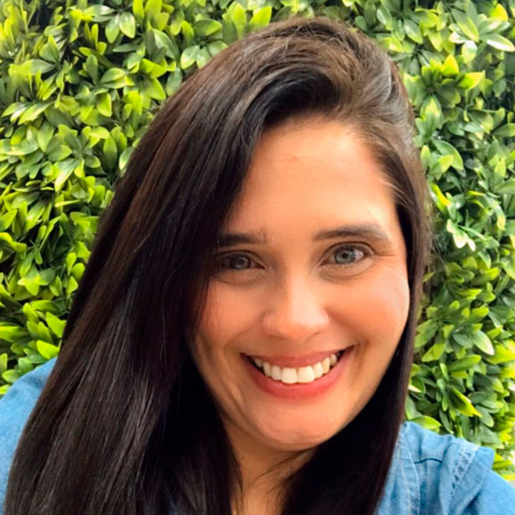 Camila Lacerda, Terapeuta voluntária do Instituto Efatá